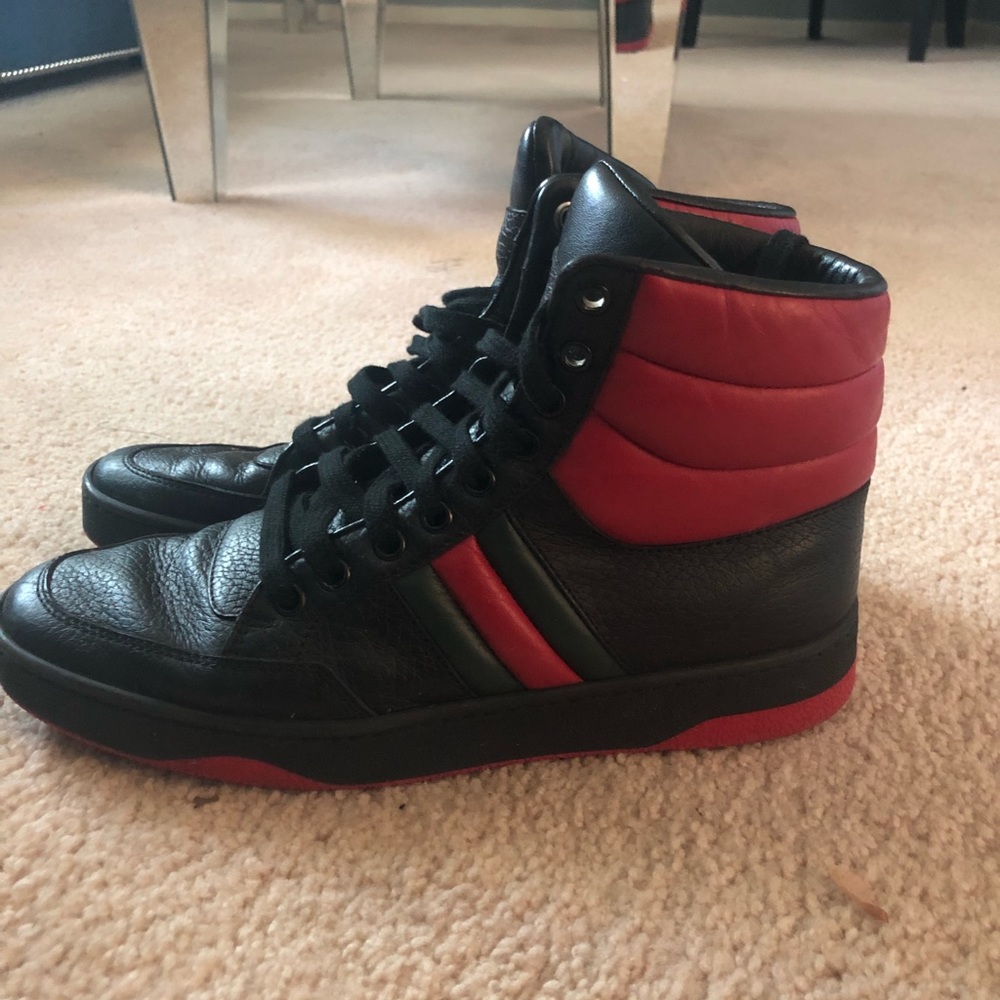 Women Gucci tennis shoes